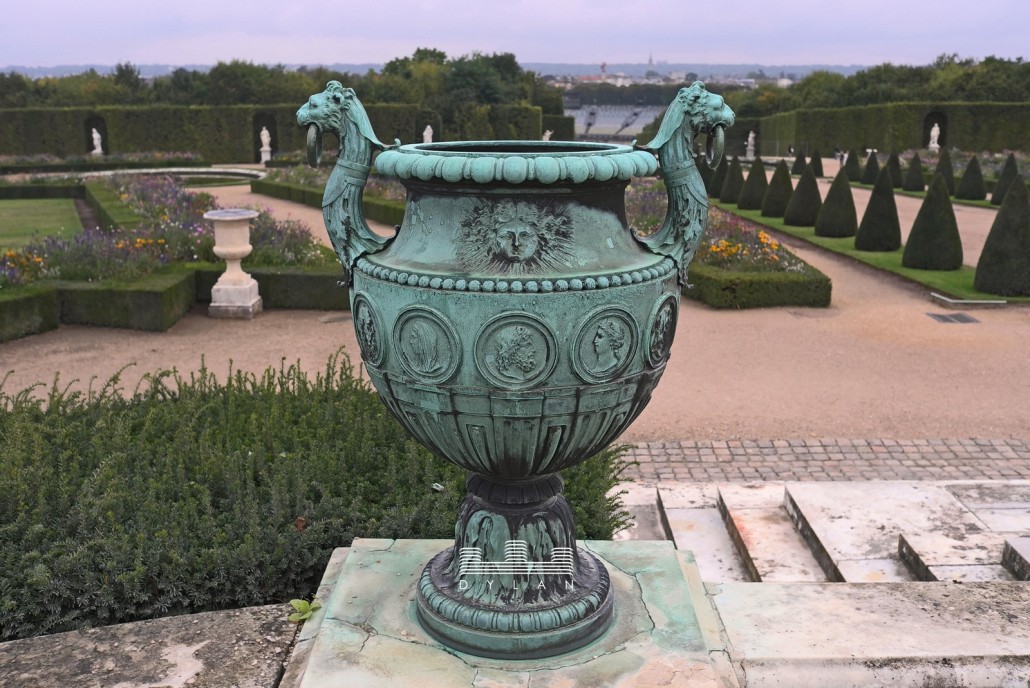 Versailles - garden and planter 2