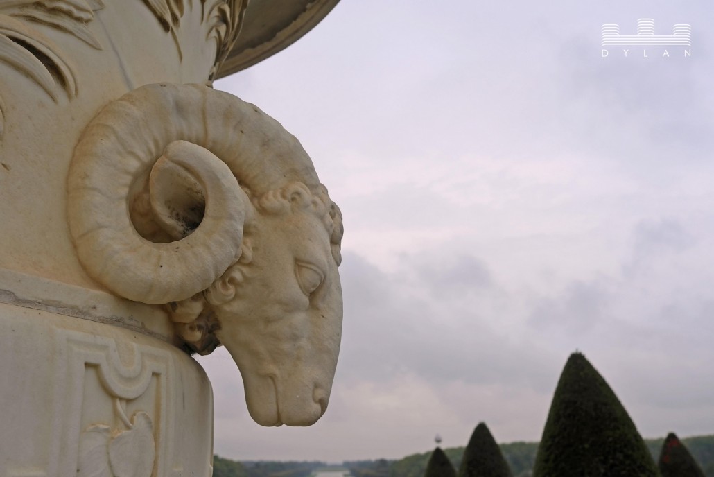 Versailles - garden and statue 3