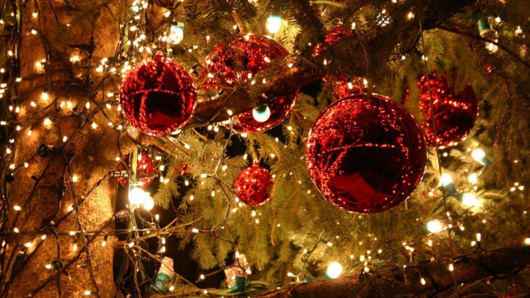 christmas-tree-and-ball-decorations